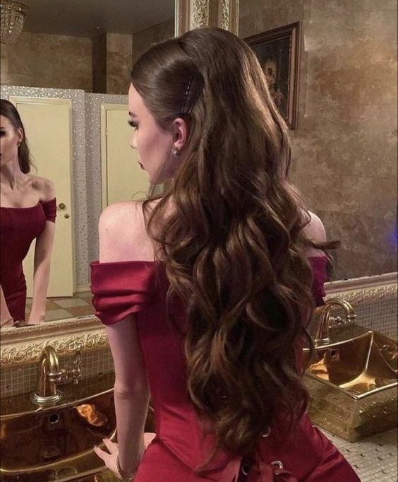 Elegant Old Money Aesthetic Hairstyles for Prom Night