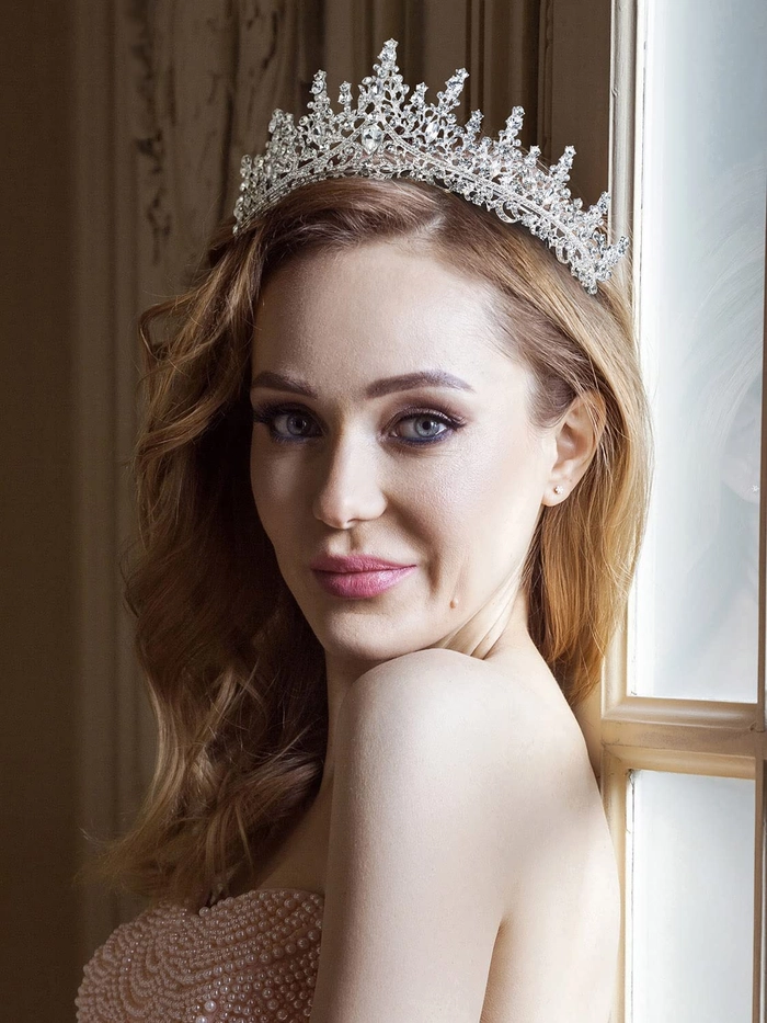 Prom hairstyle inspiration featuring a subtle, sparkling tiara for prom night Elegant prom hairstyle adorned with a delicate tiara for a graceful look