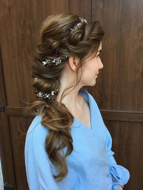 Prom hairstyles with floral hair vines for a timeless and delicate look Elegant prom hairstyle featuring floral hair vines weaving through soft curls
