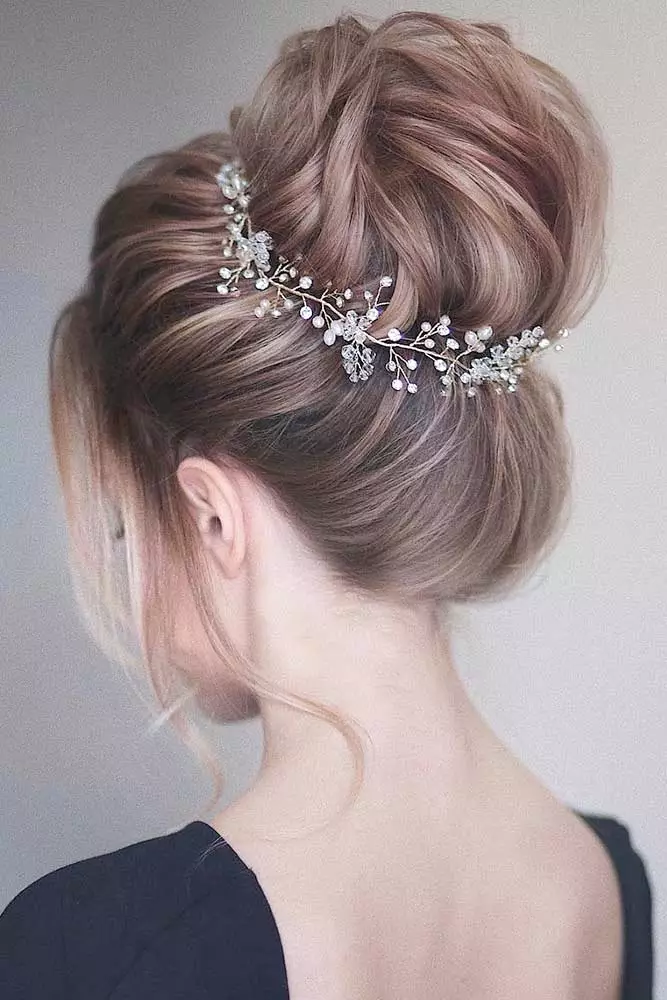 Stunning prom hairstyle ideas for long and thick hair volume Elegant prom hairstyle for long thick heavy hair with loose curls