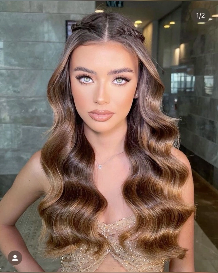 Beautiful prom hairstyles for long wavy hair with a romantic and sophisticated look Elegant prom hairstyle featuring long wavy hair styled with loose curls and delicate accessories
