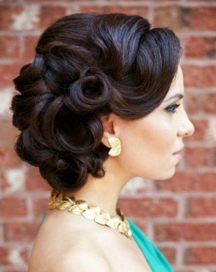 Classic prom hairstyle with vintage hair combs for timeless elegance Elegant prom hairstyle featuring vintage hair combs in soft curls