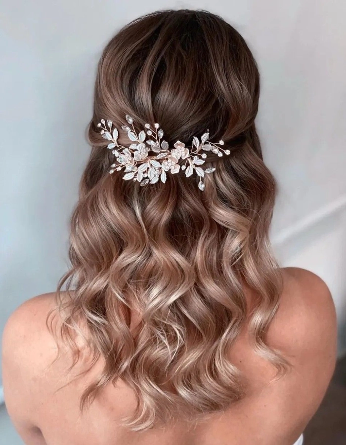 Timeless prom look showcasing vintage hair combs for a classic touch Elegant prom hairstyle featuring vintage hair combs with intricate detailing