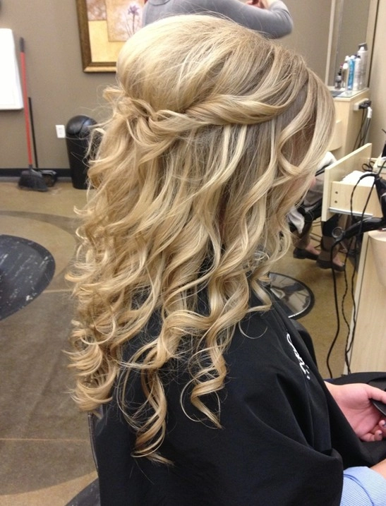 Stunning long wavy hair styled perfectly for a memorable prom night Elegant prom hairstyles for long wavy hair with soft curls and volume