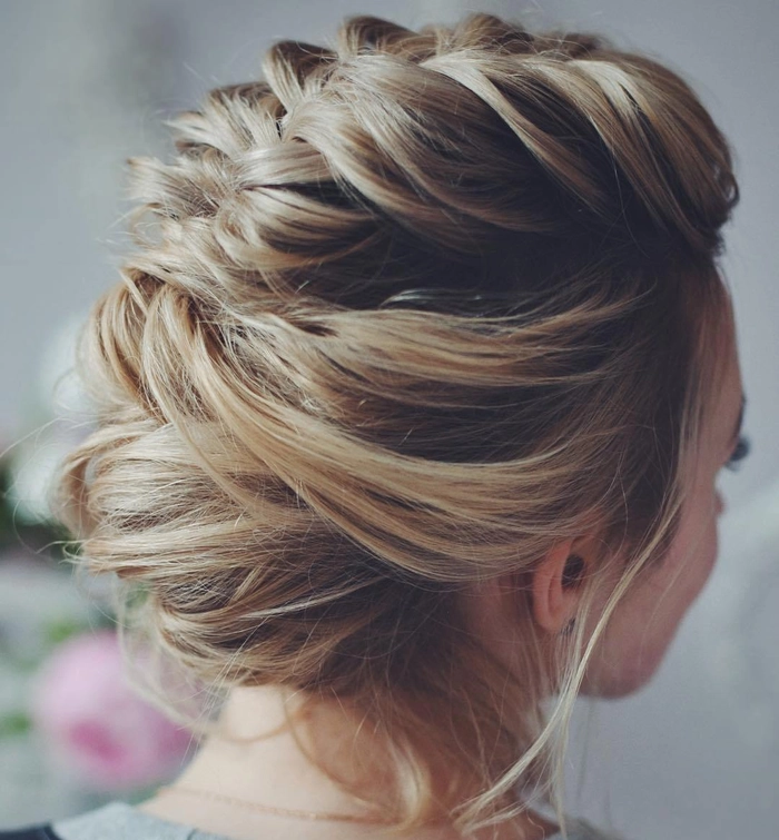 Trendy and chic short prom hairstyles perfect for fine hair at prom event Elegant short prom hairstyles for fine hair featuring soft waves and delicate accessories