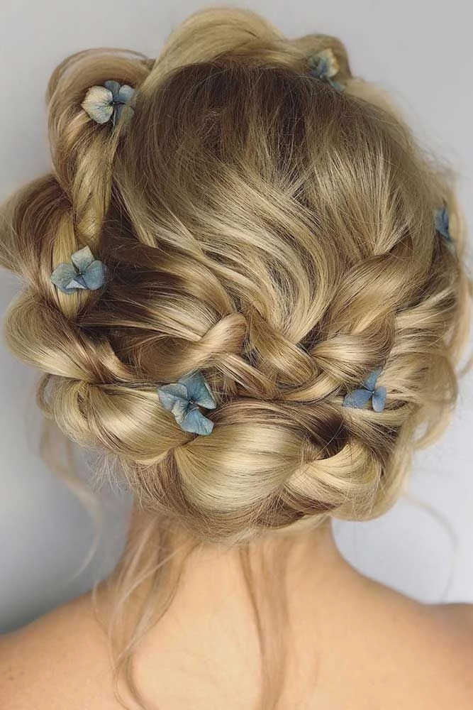 Spring prom hairstyle featuring vibrant fresh flowers for a youthful touch Elegant spring prom hairstyle adorned with fresh blooms for a radiant look