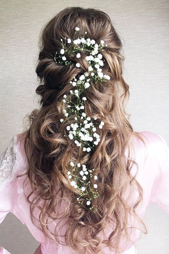 Spring Prom Hairstyles with Fresh Blooms – Style Inspiration Image 9 Elegant spring prom hairstyle adorned with fresh blooms for a romantic look
