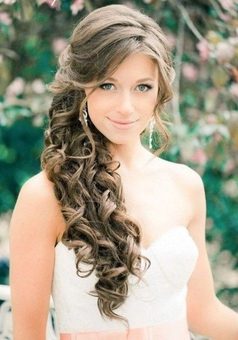 Elegant side swept hairstyle perfect for prom and formal events Romantic loose side swept prom hairstyle with soft curls and delicate accessories