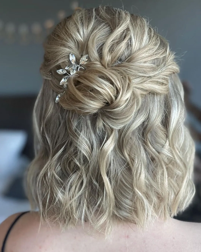 Elegant and simple short prom hairstyle with soft volume for fine hair Short prom hairstyle featuring delicate layers for fine hair