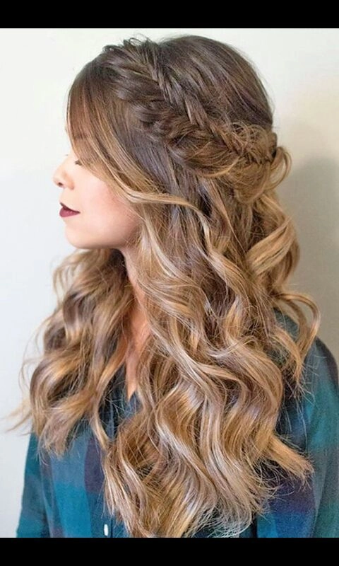 Beautiful prom hairstyle inspiration number 11 for sweet sixteen events Elegant sweet sixteen formal hairstyle with curls and accessories