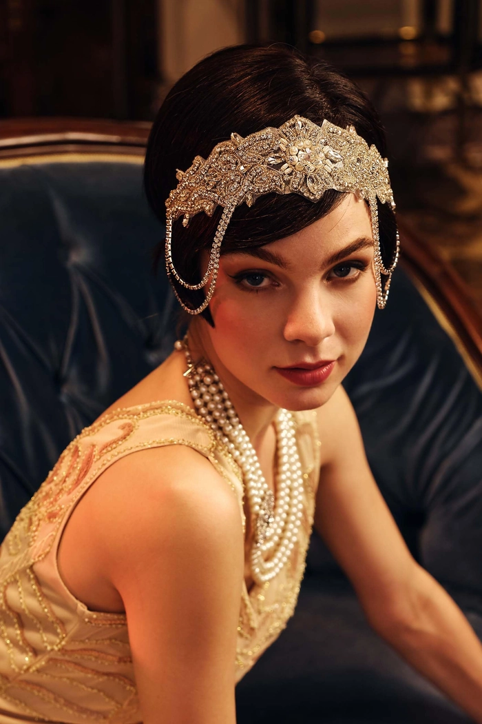 Elegant vintage 1920s flapper prom hairstyle featuring finger waves and a decorative headband