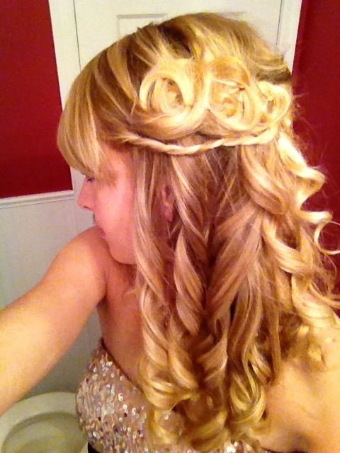 Winter formal prom hairstyles inspiration for a stylish and graceful look Elegant winter formal prom hairstyles featuring soft curls and sparkling accessories