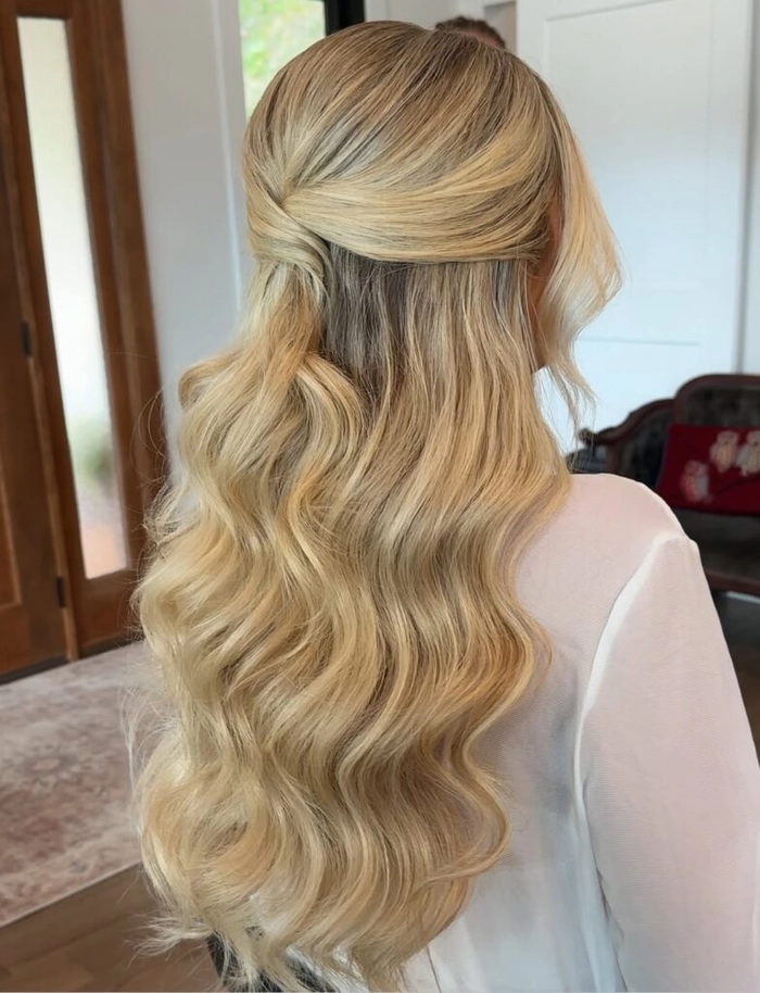 Elegant relaxed beachy waves perfect for a bride’s outdoor ceremony hairstyle Bridal hairstyle featuring relaxed beachy waves for a natural wedding look