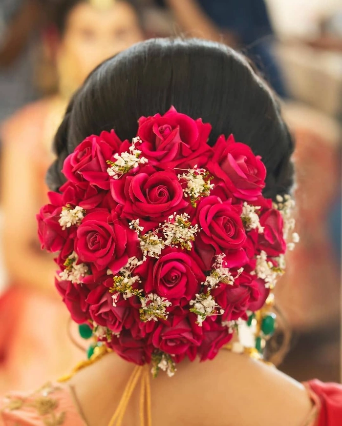 Bridal hairstyle adorned with fresh flowers perfect for wedding day glamour Elegant bridal hair with fresh flowers in a romantic wedding hairstyle