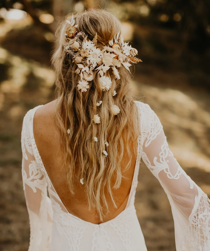 Elegant wedding hairstyle featuring fresh blooms in the bride's hair for a natural touch Bridal hairstyle adorned with fresh flowers for a romantic wedding look