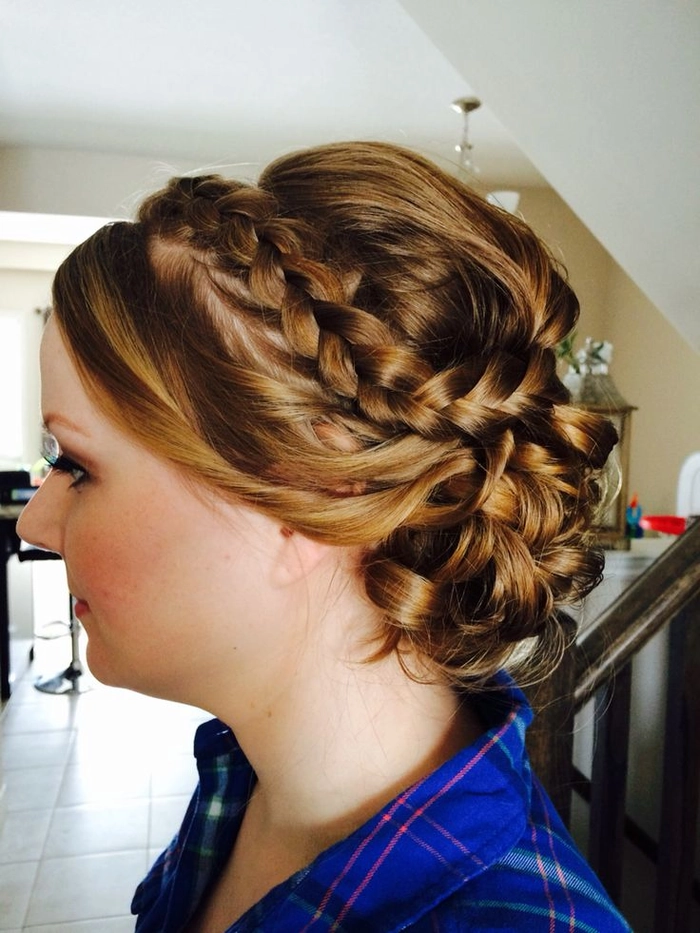 Soft and romantic bridal hairstyle featuring a side braid for brides Elegant bridal hair with side braid styled for a wedding day