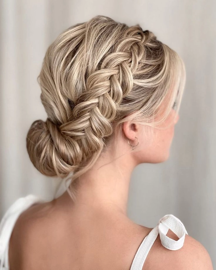 Graceful wedding hairstyle perfect for brides with fine thin hair looking for an updo Elegant bridal updo for fine thin hair with delicate curls and soft volume