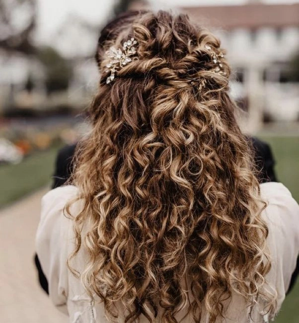 Beautiful Bridesmaid Hair Ideas for Curly Hair Styles