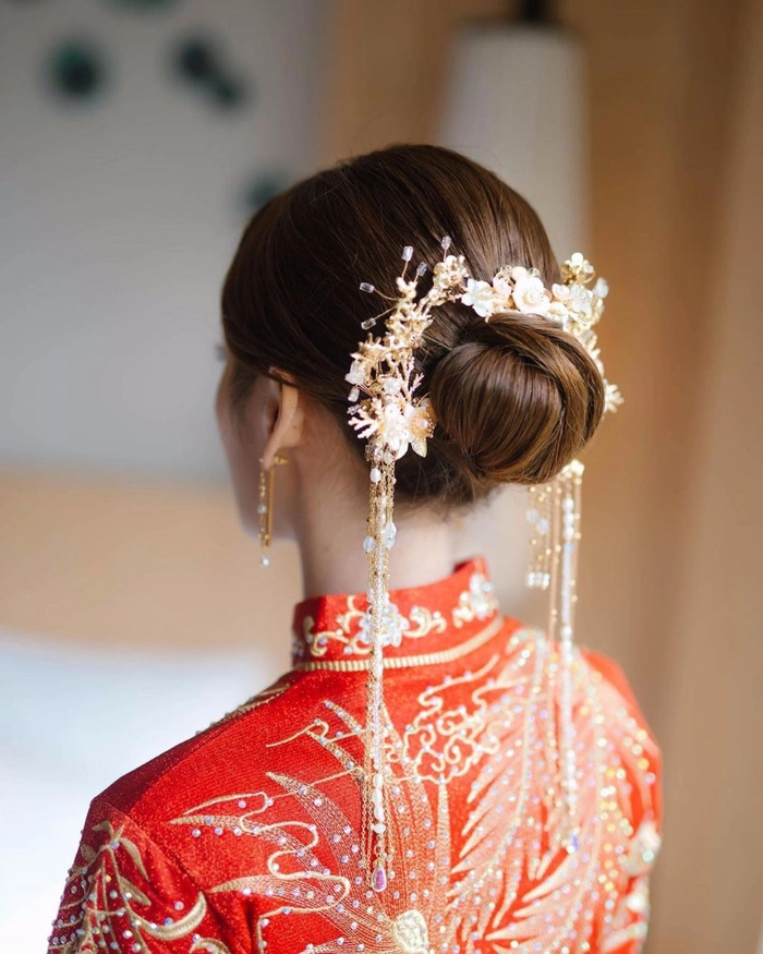 Elegant Chinese wedding hairstyle adorned with delicate hair sticks