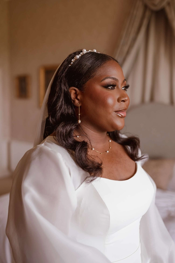 Chic and understated bridal hairstyle perfect for a courthouse wedding ceremony Elegant courthouse wedding simple bridal hair with soft waves and minimal accessories