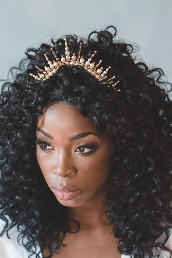 Elegant bridal hairstyle inspired by the disco era with glamorous volume and sparkle