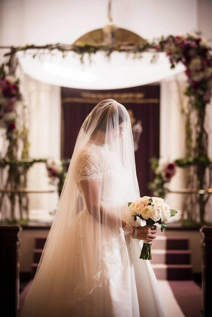 Elegant Jewish bride showcasing traditional wedding hair with veil