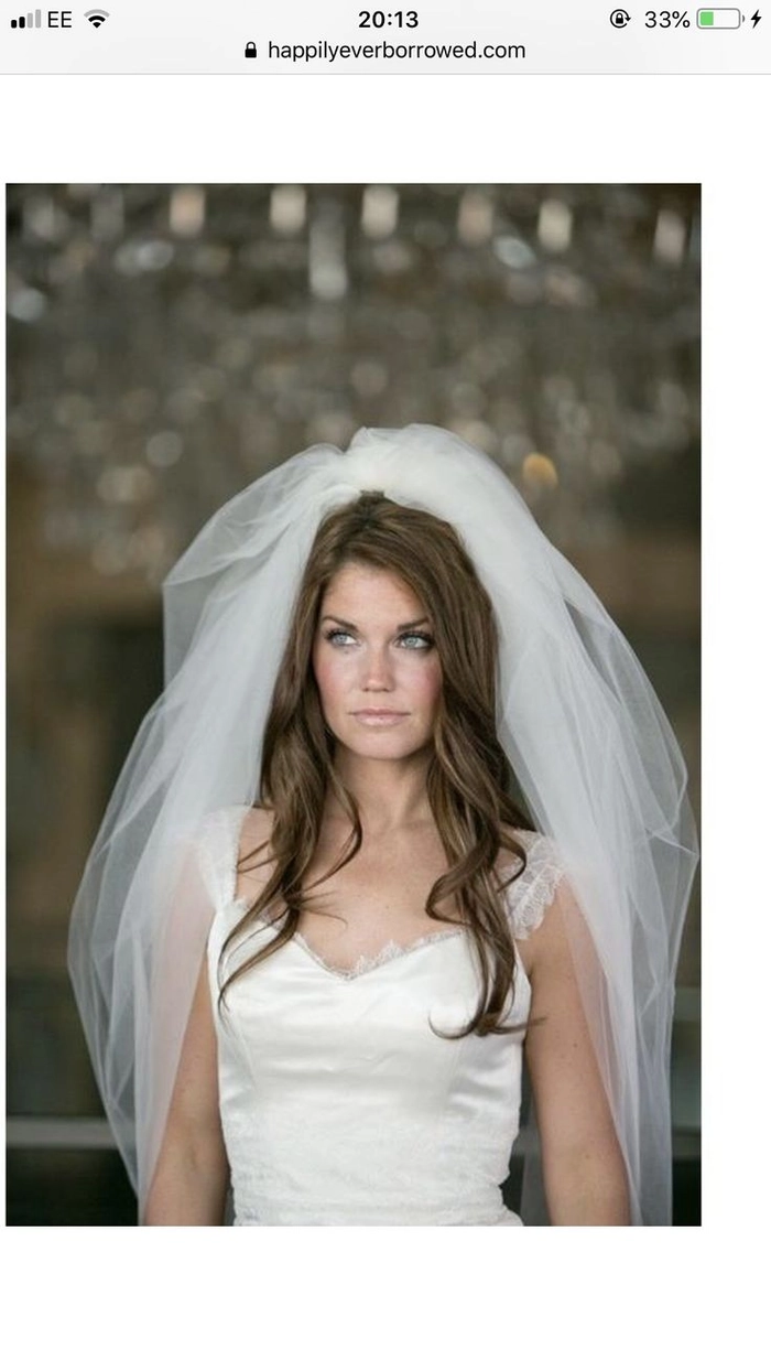 Elegant jewish wedding hair with a delicate veil showcasing traditional beauty