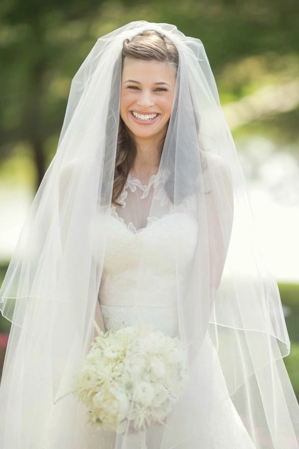 Elegant Jewish wedding hair with veil styled for a traditional ceremony