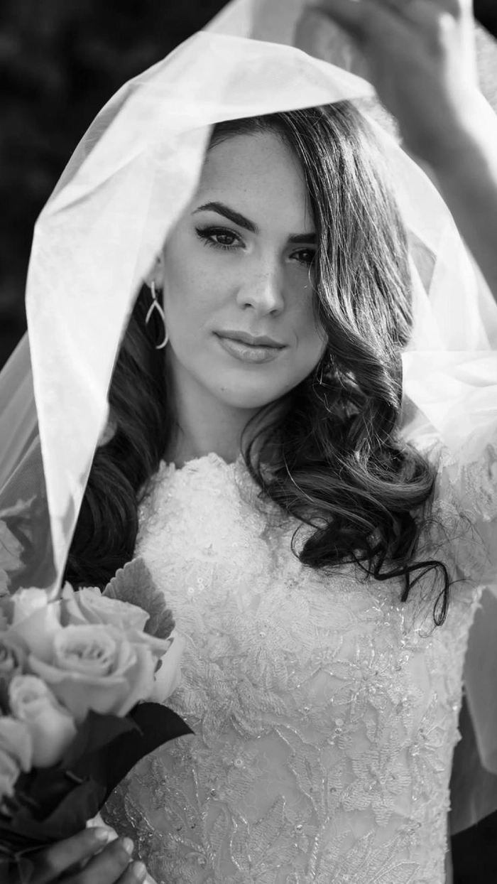 Elegant Jewish wedding hair with a delicate veil for a traditional bride