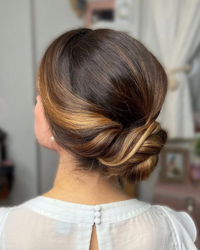 Elegant Modern Minimalist Bridal Bun Ideas for Your Wedding