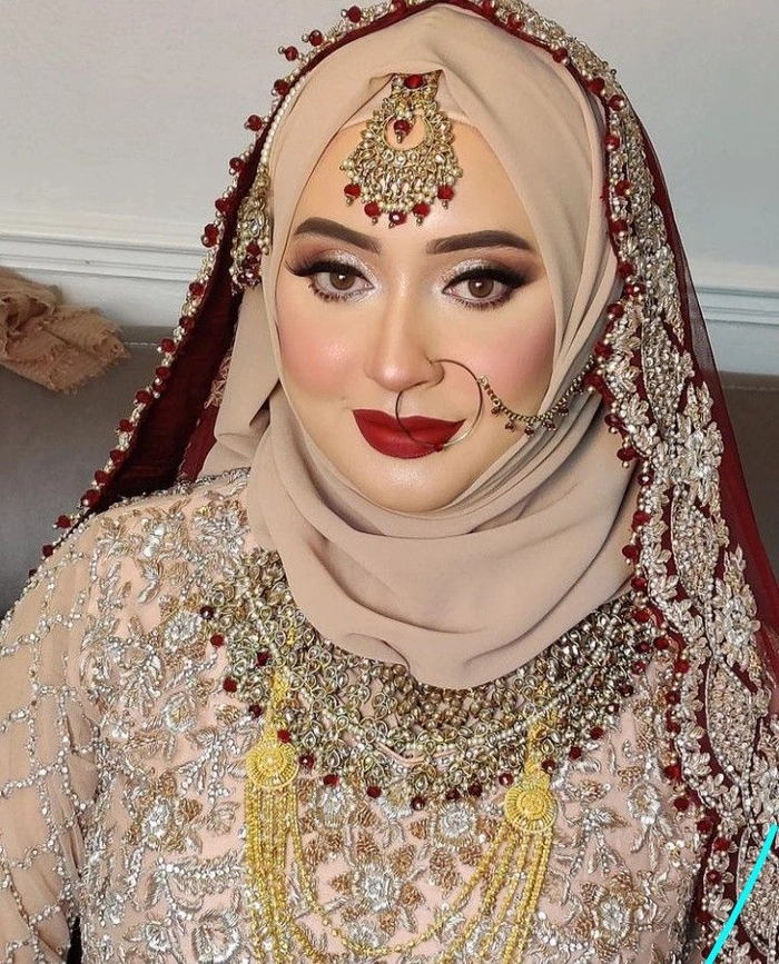Elegant Muslim bridal hair styled beautifully with a white hijab for a wedding look