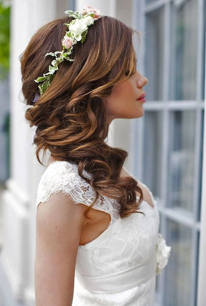 Chic and timeless second wedding hairstyle perfect for brides seeking a graceful look Elegant second wedding bridal hair style featuring soft curls and delicate accessories