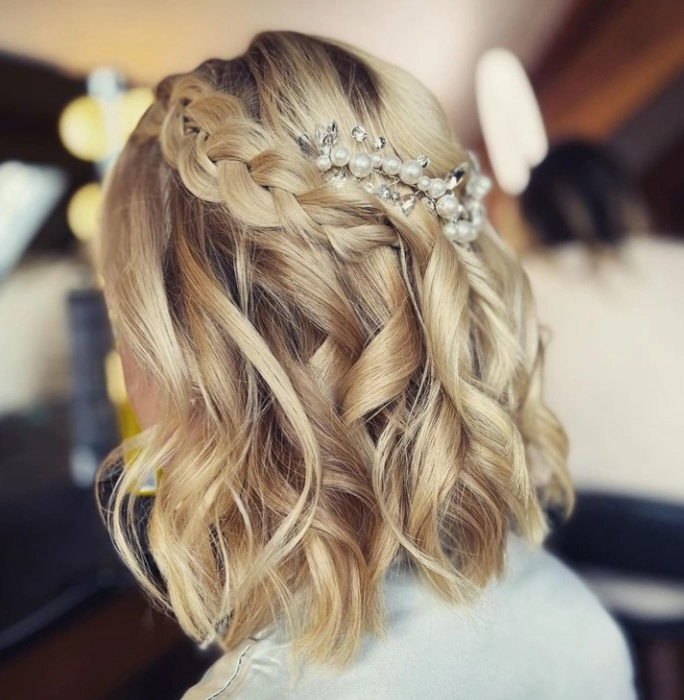 Chic short bob wedding hairstyle inspiration for modern brides on their special day Elegant short bob wedding hairstyle with delicate floral accessories for brides