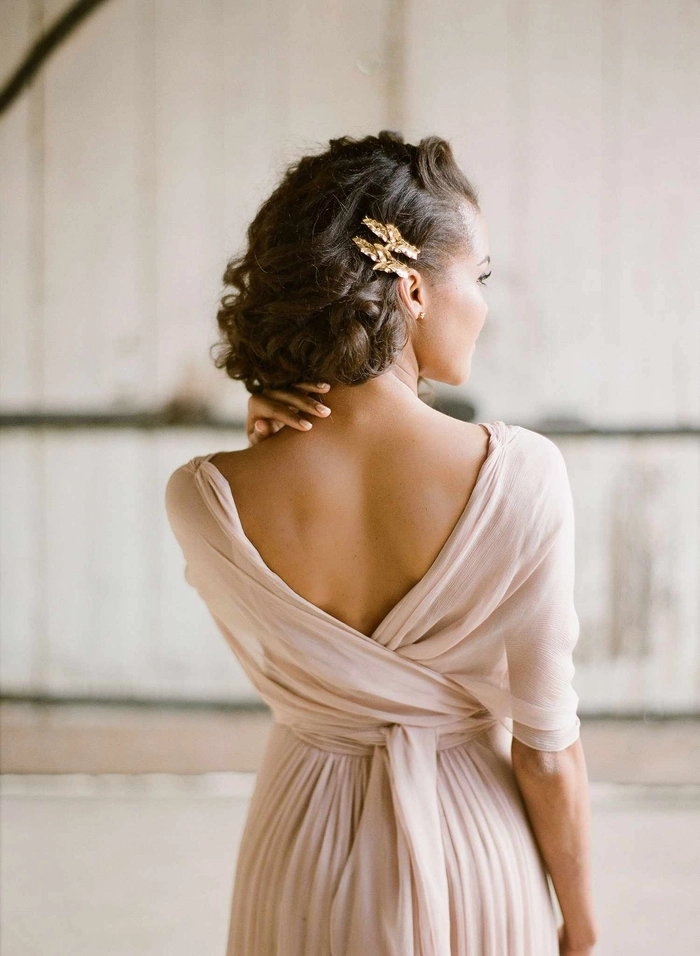 Chic and romantic short hair wedding guest hairstyle inspiration Elegant wedding guest hairstyle for short hair with soft curls and floral accessories