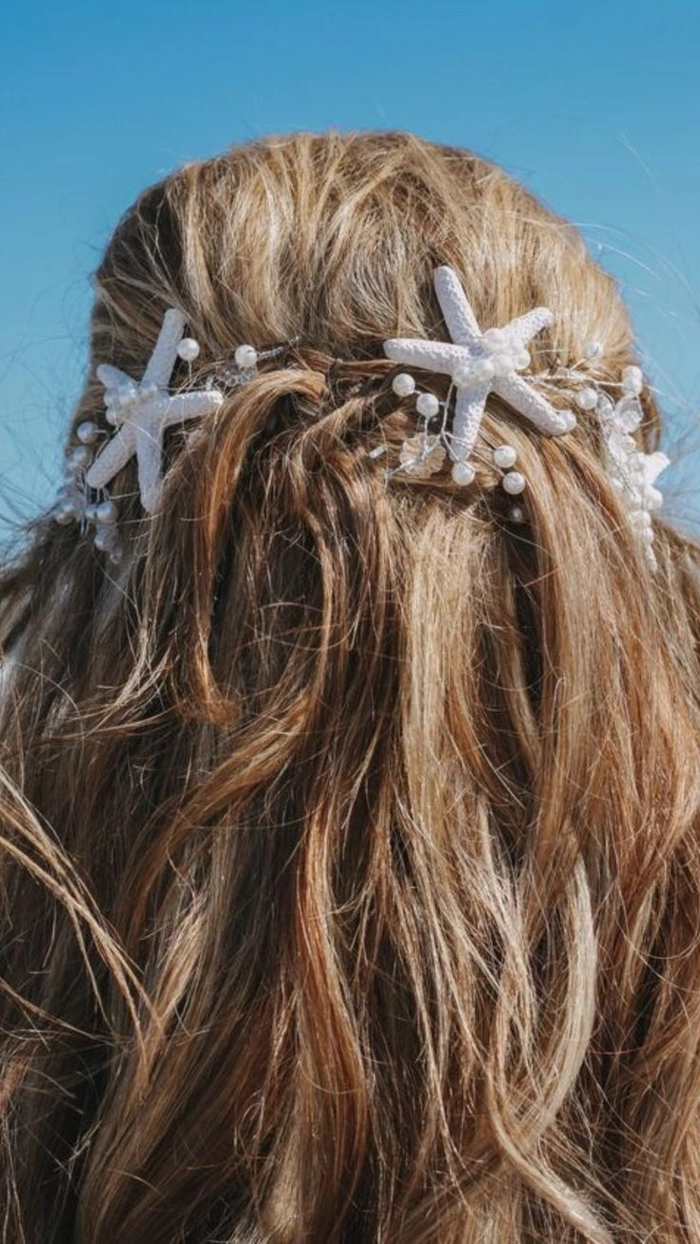 Beautiful bridal hair design perfect for a humid beach wedding setting Elegant summer beach wedding hairstyle that is humidity proof