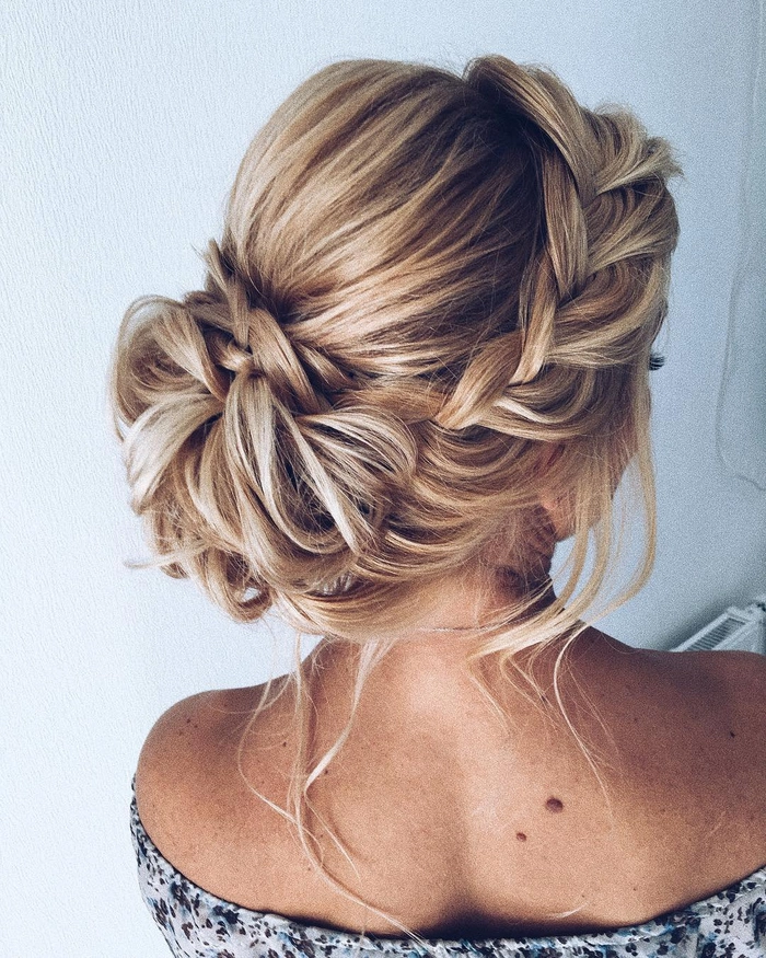 Wedding guest hair for medium hair style number 13 beautifully showcased Elegant wedding guest hairstyle for medium hair with soft waves