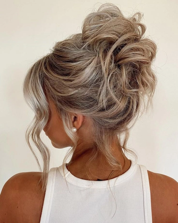 Chic medium-length wedding guest hair styled for a sophisticated look Elegant wedding guest hairstyle for medium hair with soft curls and delicate accessories