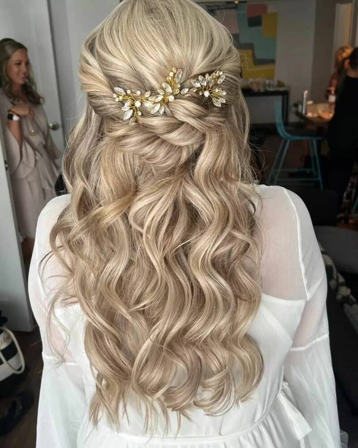 Elegant Wedding Hairstyles Perfect for Blonde Balayage Hair