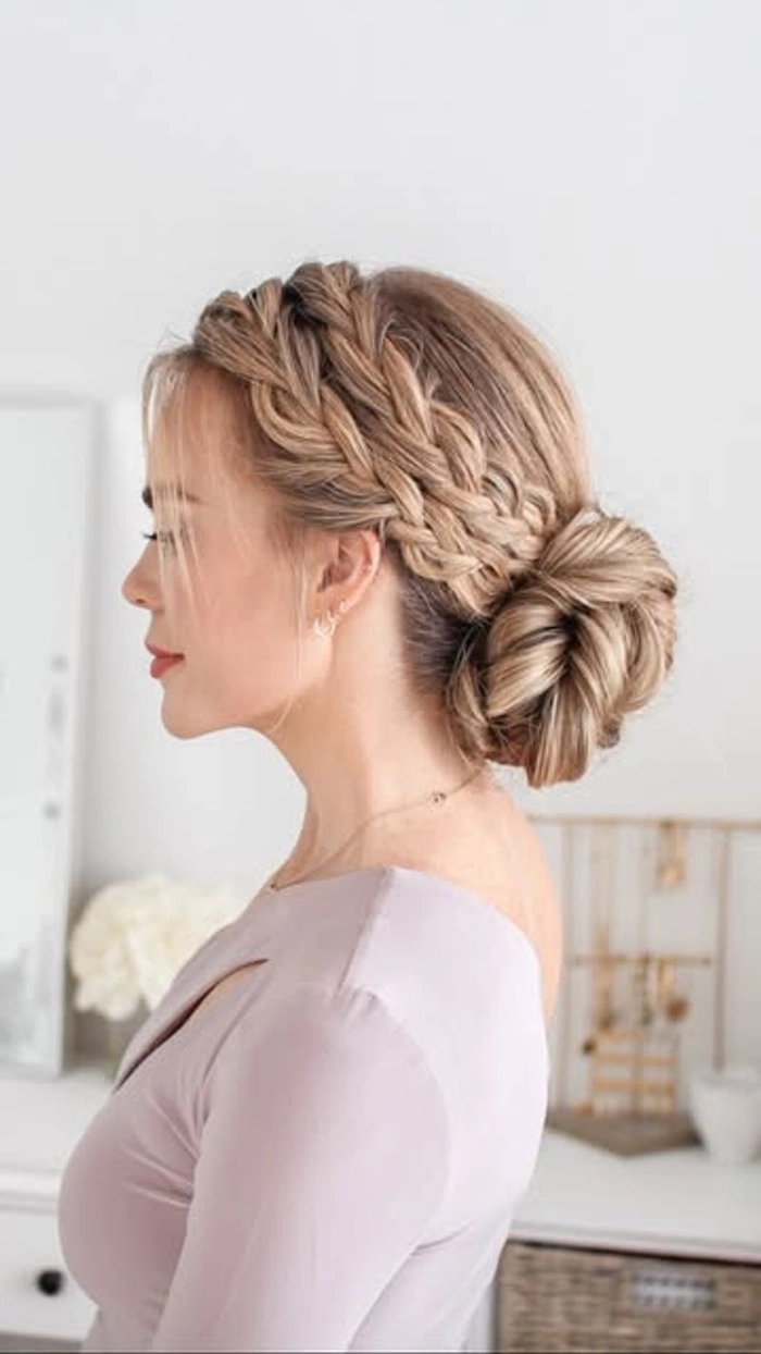 Timeless and graceful wedding hairstyles for mature brides inspiration Elegant wedding hairstyle for older brides with soft curls and floral accents