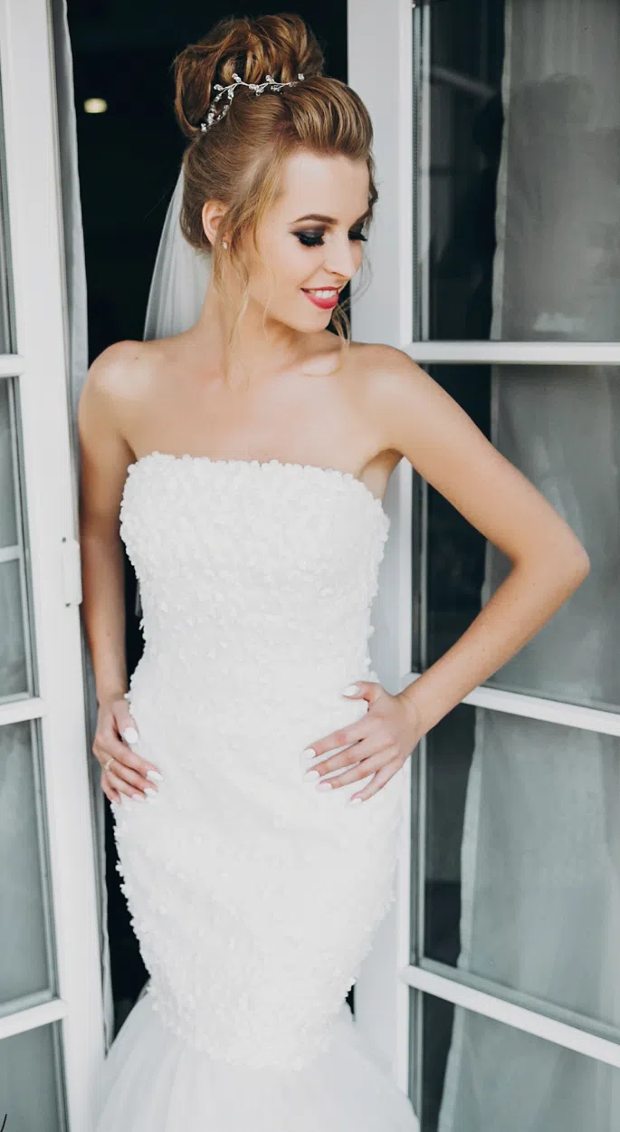 Romantic bridal hair inspiration for a strapless wedding gown look Elegant wedding hairstyle perfect for a strapless dress with soft curls and floral accents