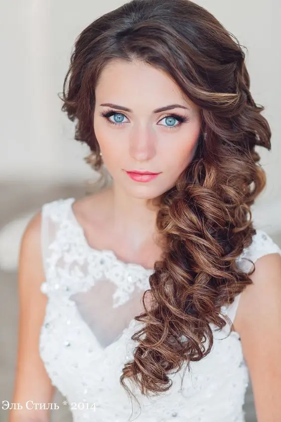 Beautiful side swept curls hairstyle perfect for a wedding look Elegant wedding hairstyle featuring side swept curls for a bride