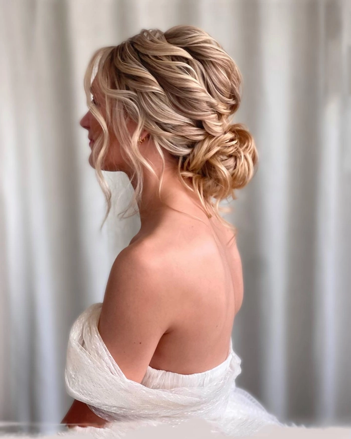 Delicate and stylish wedding hairstyle for fine thin hair brides Fine thin hair bridal updo with elegant twists and soft curls