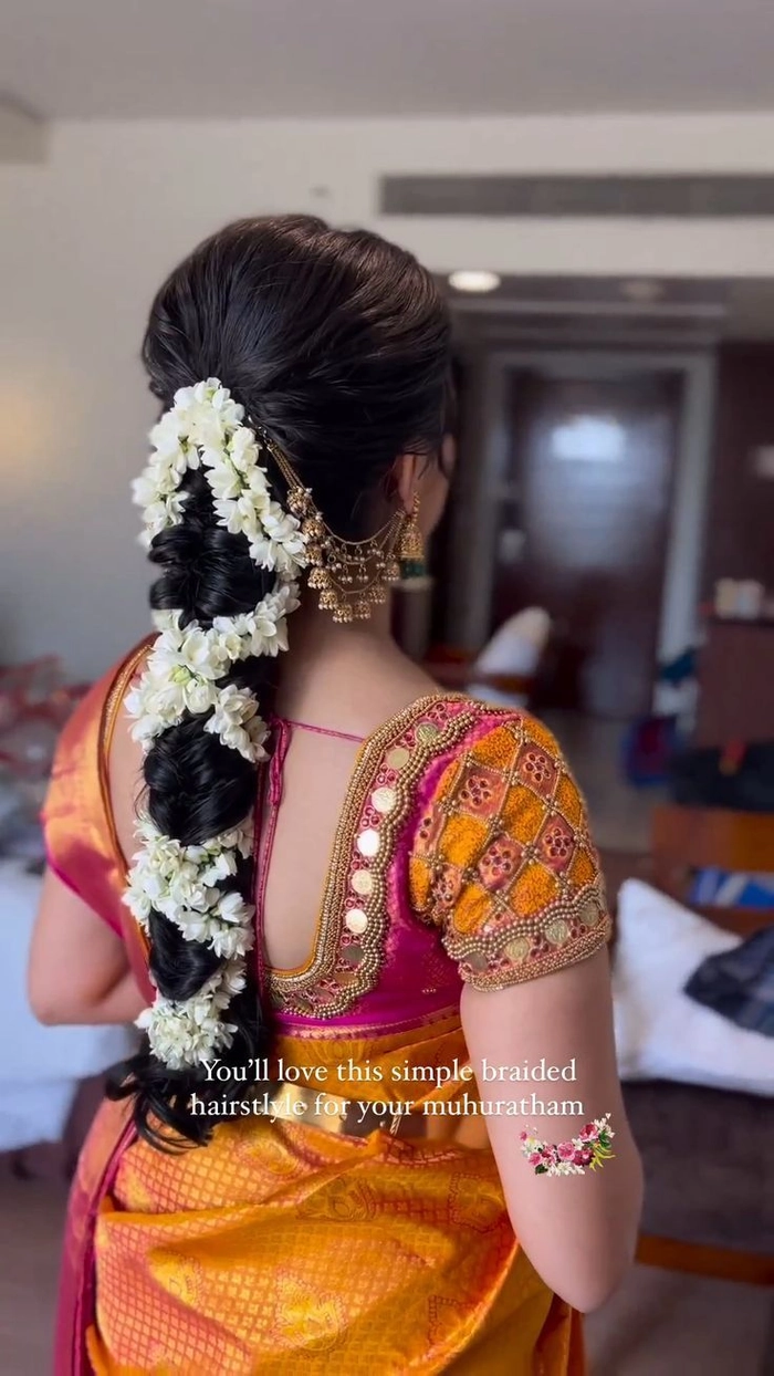 Elegant bridal hair with gajra, a perfect choice for traditional Indian weddings Traditional Indian bridal hairstyle adorned with white jasmine gajra flowers for a festive look