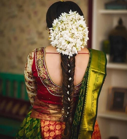 Classic bridal hair design featuring traditional Indian gajra for weddings Elegant traditional Indian bridal hairstyle adorned with fresh white gajra flowers