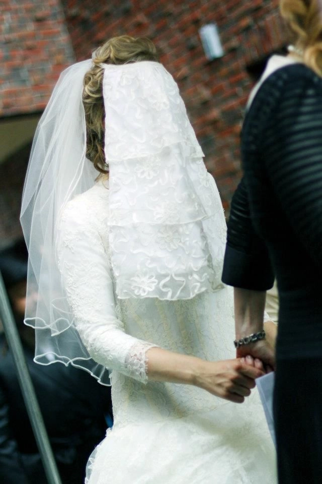 Jewish bride with elegant wedding hair styled under a delicate veil