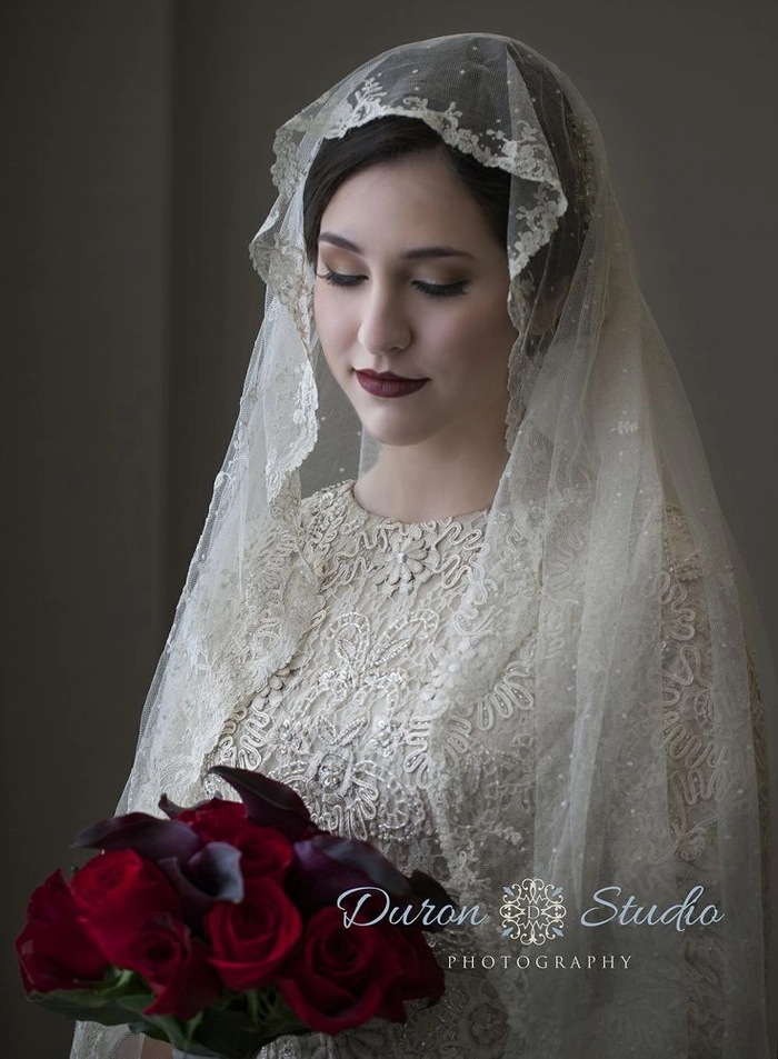 Elegant Jewish Wedding Hair Ideas to Complement Your Veil