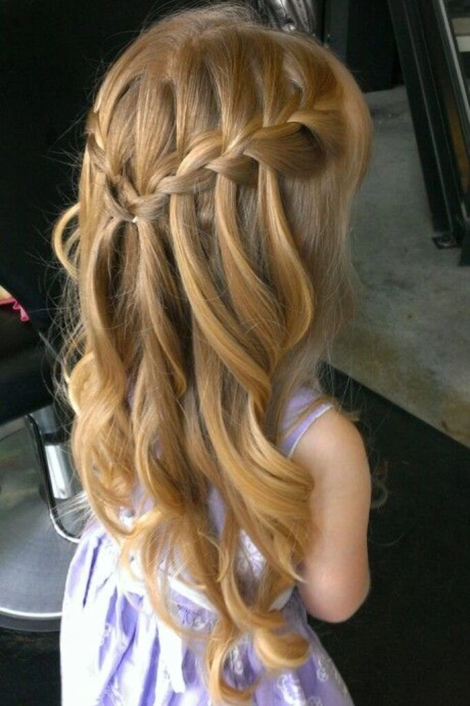 Elegant and easy junior bridesmaid hairstyle idea for special occasions Junior bridesmaid with simple braided hairstyle for wedding