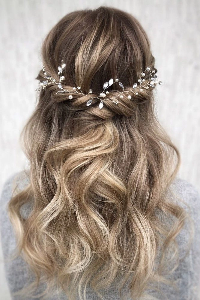 Charming junior bridesmaid simple hairstyle idea for weddings Junior bridesmaid with elegant simple hairstyle for wedding day