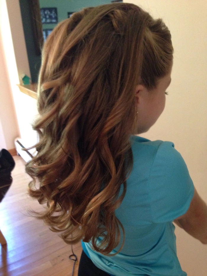 Beautiful and easy wedding hairstyle for a junior bridesmaid looking charming Junior bridesmaid with a simple and elegant hairstyle perfect for weddings