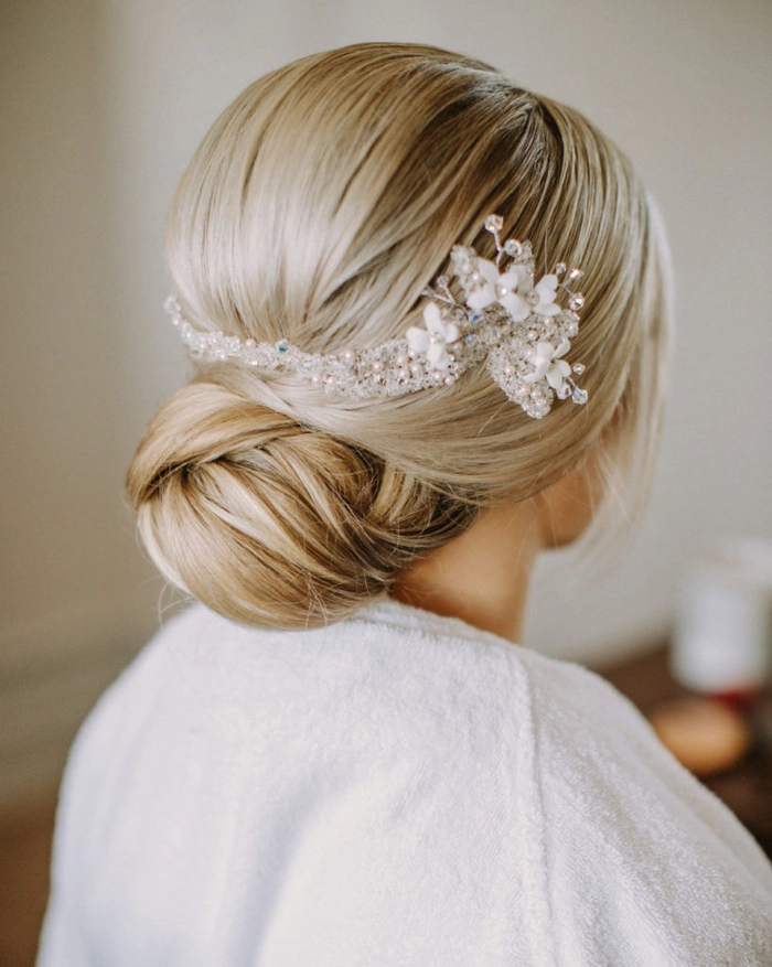 Chic and simple bridal bun perfect for a contemporary wedding look Elegant modern minimalist bridal bun hairstyle for weddings